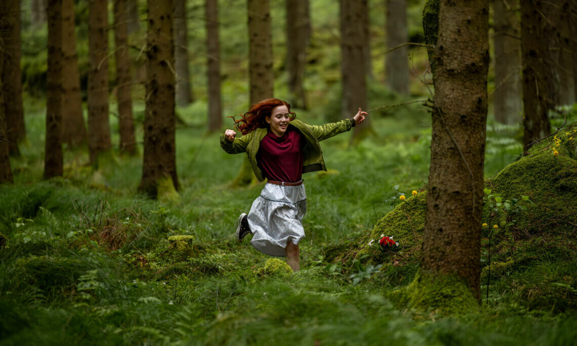 tło Willow i tajemniczy las 1-5.07 FILMOWE WAKACJE